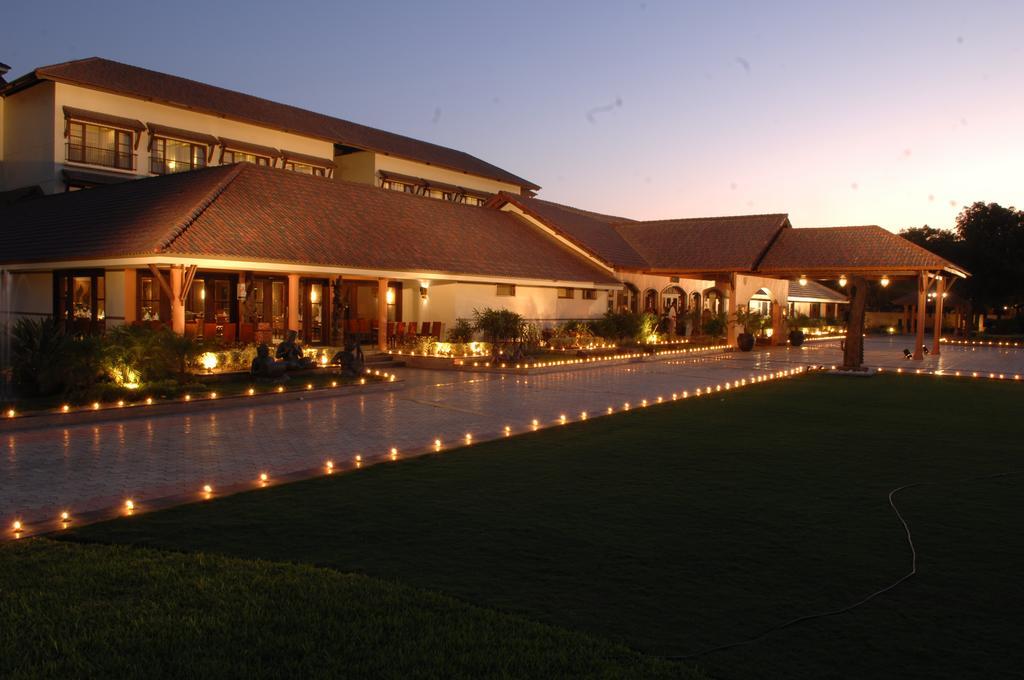 Madhubhan Resort & Spa Anand Exterior photo